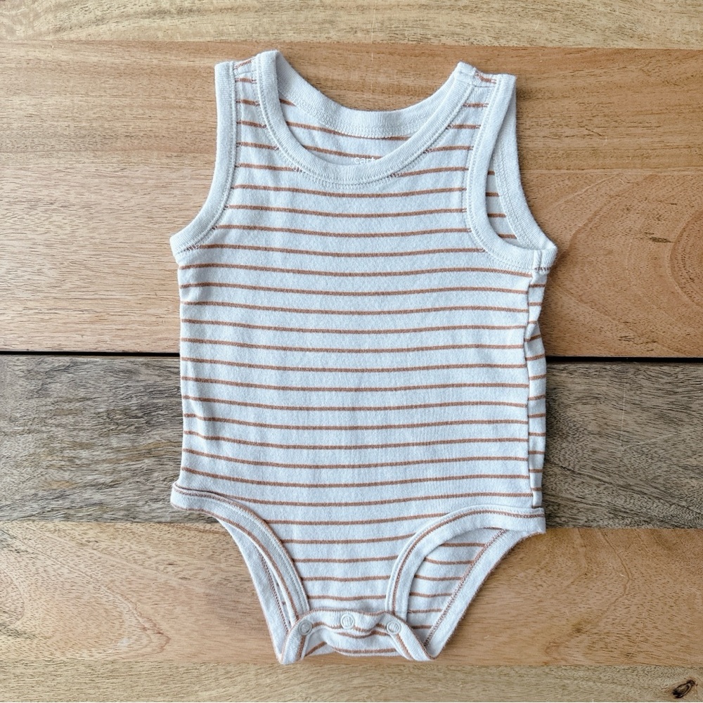 $2 Carter’s baby bodysuit 6m unisex onesie tank top